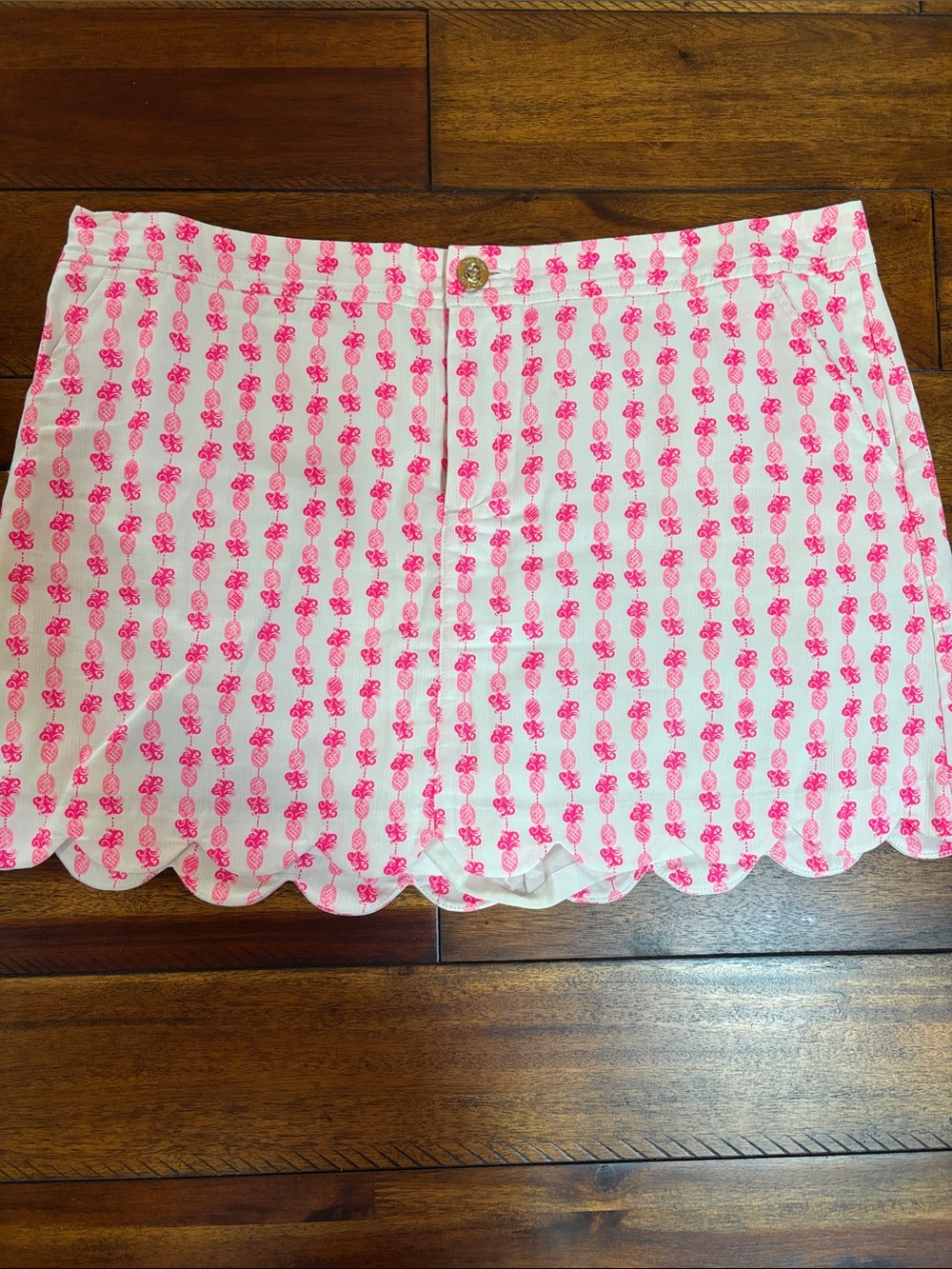 Lilly Pulitzer Women's Pink Floral Scalloped Hem Skirt lined with shorts. Sz 16